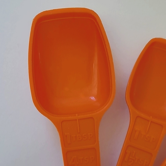 Vintage Tupperware measuring spoons - Picture 2 of 7
